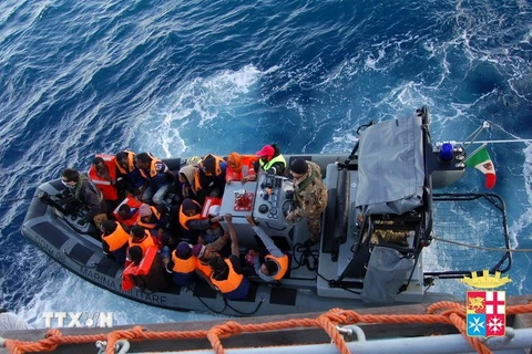Italy phá đường dây đưa người nhập cư bất hợp pháp 