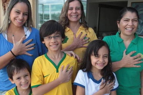 Gia đình 6 ngón mơ Brazil vô địch World Cup lần thứ sáu