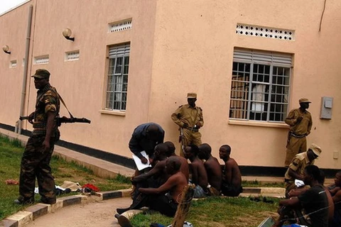Các tay súng bộ lạc tấn công quân đội Uganda, 65 người chết