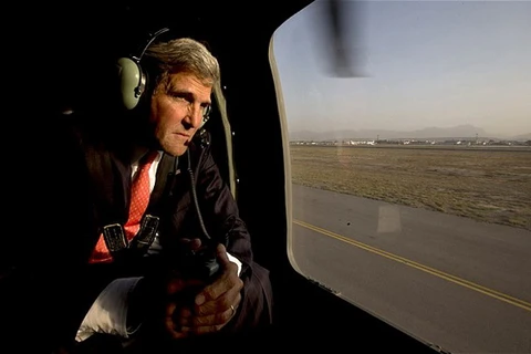 Ngoại trưởng Mỹ John Kerry bất ngờ tới thăm Afghanistan