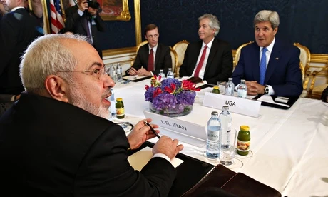 Ngoại trưởng Mỹ John Kerry (phải) gặp người đồng cấp Iran Mohammad Javad Zarif. (Nguồn: AFP) 