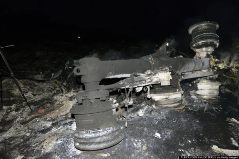 [Photo] Hiện trường vụ máy bay Malaysia MH17 rơi ở Ukraine