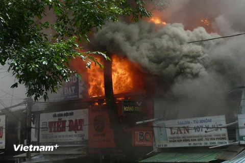 [Photo] Cháy lớn tại tuyến phố buôn bán sầm uất nhất Buôn Ma Thuột 