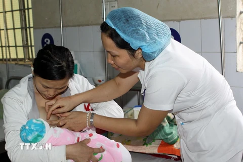 Việt Nam quan tâm khuyến khích việc nuôi con bằng sữa mẹ