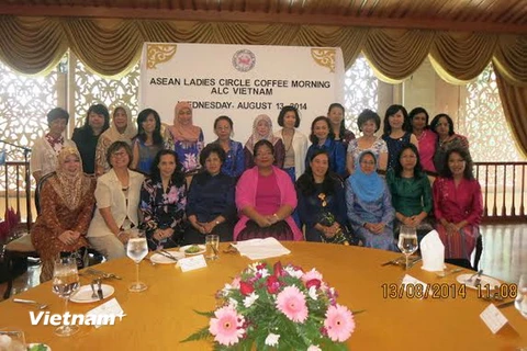 Phụ nữ ASEAN ấn tượng với văn hóa và ẩm thực Việt Nam