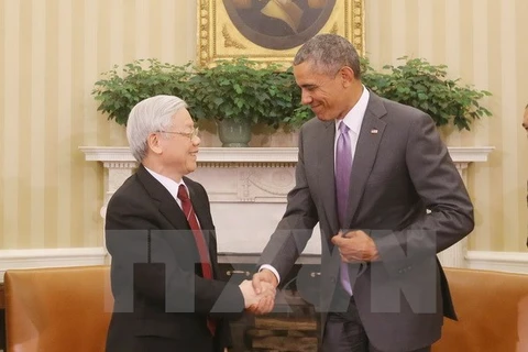 Tổng thống Hoa Kỳ Barack Obama đón Tổng Bí thư Nguyễn Phú Trọng. (Ảnh: Trí Dũng/TTXVN)