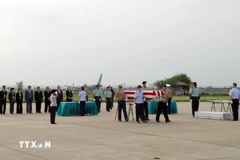 Lễ hồi hương hài cốt quân nhân Hoa Kỳ mất tích trong chiến tranh ở Việt Nam. (Nguồn: TTXVN)