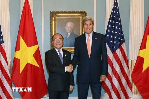 Chủ tịch Quốc hội Nguyễn Sinh Hùng đã có cuộc gặp thân mật Ngoại trưởng Hoa Kỳ John Kerry. (Nguồn: TTXVN)