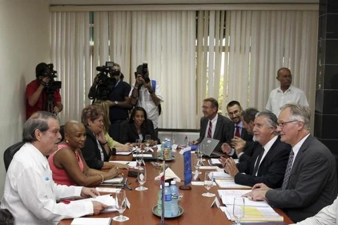 Trưởng đoàn đàm phán EU (phải) và Cuba trong cuộc gặp ngày 4/3. (Nguồn: Reuters)