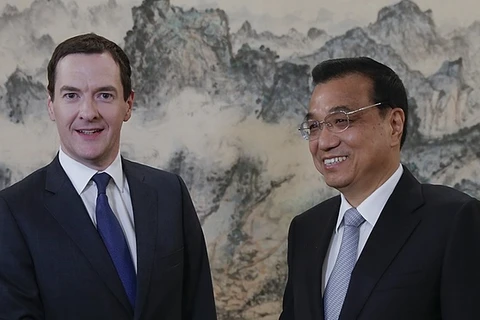Bộ trưởng Tài chính Anh Osborne gặp​ Thủ tướng Trung Quốc Lý Khắc Cường. (Nguồn: AFP)