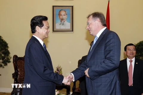 Thủ tướng Nguyễn Tấn Dũng tiếp Tổng Giám đốc Tập đoàn Zarubezneft. (Ảnh: Đức Tám/TTXVN)