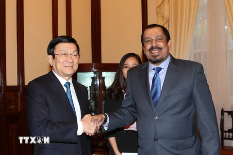 Chủ tịch nước Trương Tấn Sang tiếp Ngài Hamad Saleh Al-Jutaili, Đại sứ Nhà nước Kuwait tại Việt Nam đến chào từ biệt. (Ảnh: Nguyễn Khang/TTXVN)