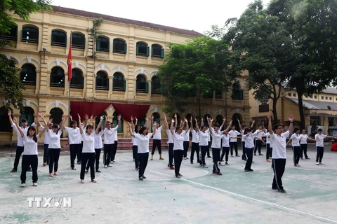 Giờ học thể dục của học sinh trường Trung học Phổ thông Việt Đức, Hà Nội. (Nguồn: TTXVN)