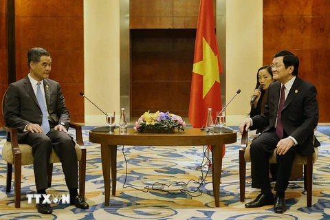Chủ tịch nước Trương Tấn Sang gặp Trưởng đặc Khu hành chính Hong Kong Lương Chấn Anh bên lề Hội nghị cấp cao APEC 23. (Ảnh: Nguyễn Khang/TTXVN)