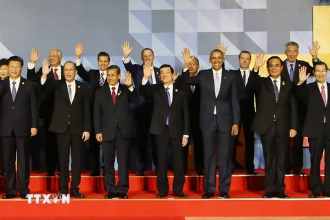 Chủ tịch nước Trương Tấn Sang chụp ảnh chung với lãnh đạo các nền kinh tế APEC. (Ảnh: Nguyễn Khang/TTXVN)
