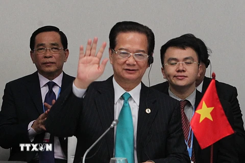 Thủ tướng Nguyễn Tấn Dũng tại buổi đối thoại. (Ảnh: Đức Tám/TTXVN)