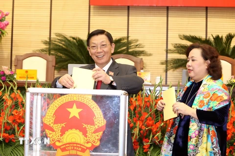 Ông Nguyễn Thế Thảo, nguyên Chủ tịch Ủy ban Nhân dân thành phố Hà Nội bỏ phiếu bầu chức danh Chủ tịch UBND thành phố Hà Nội. (Ảnh: An Đăng/TTXVN)