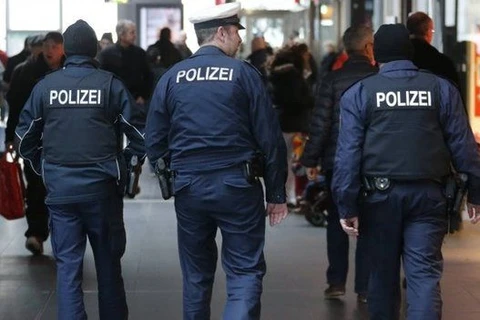 Cảnh sát Đức tuần tra ở một khu vực đông người. (Nguồn: Reuters)