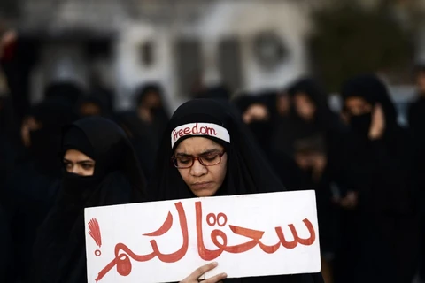Một người phụ nữ Bahrain phản đối vụ hành quyết Giáo sỹ Nimr al-Nimr. (Nguồn: Getty Images)