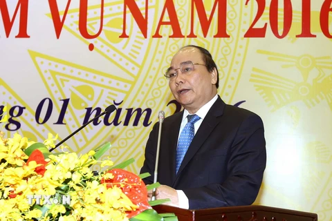 Phó Thủ tướng Nguyễn Xuân Phúc phát biểu tại hội nghị. (Ảnh: An Đăng/TTXVN) 