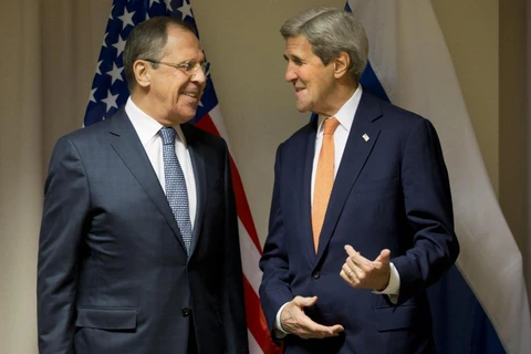 Ngoại trưởng Mỹ John Kerry và người đồng cấp Nga Sergei Lavrov. (Nguồn: AP)