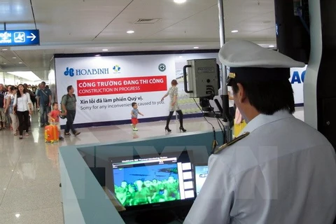 Tăng cường công tác kiểm dịch tại Sân bay Quốc tế Tân Sơn Nhất, Thành phố Hồ Chí Minh. (Ảnh: Phương Vy/TTXVN)