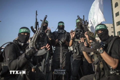 Các thành viên Lữ đoàn Ezzedine al-Qassam, cánh vũ trang của phong trào Hamas tại thành phố Gaza ngày 26/8. (Nguồn: THX/TTXVN)