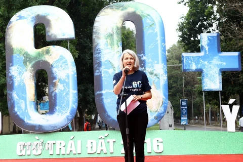 Bà Charlotte Laursen, Đại sứ Vương quốc Đan Mạch phát biểu tại lễ phát động chiến dịch Giờ Trái Đất 2016. (Ảnh: Ngọc Hà/TTXVN)