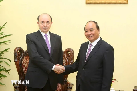 Phó Thủ tướng Nguyễn Xuân Phúc tiếp ngài Fikrat Mammadov, Bộ trưởng Tư pháp Cộng hòa Azerbaijan nhân chuyến thăm và làm việc tại Việt Nam. (Ảnh: Phương Hoa/TTXVN)