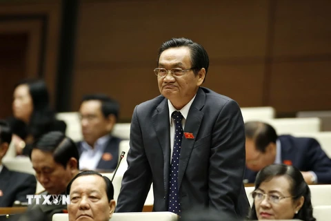 Đại biểu Quốc hội Thành phố Hồ Chí Minh Trần Du Lịch phát biểu ý kiến. (Ảnh: An Đăng/TTXVN)