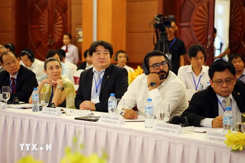 Các đại biểu tham dự phiên họp đầu tiên tại thành phố Huế. (Ảnh: Hồ Cầu/TTXVN)