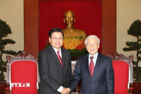 Tổng Bí thư Nguyễn Phú Trọng tiếp Thủ tướng Lào Thongloun Sisoulith thăm hữu nghị chính thức Việt Nam. (Ảnh: Trí Dũng/TTXVN)