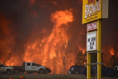 Cháy rừng ở Fort McMurray. (Nguồn: Thestar.com)