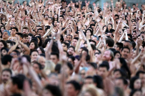 6.000 người tình nguyện tham gia chụp ảnh khỏa thân. (Nguồn: Reuters)