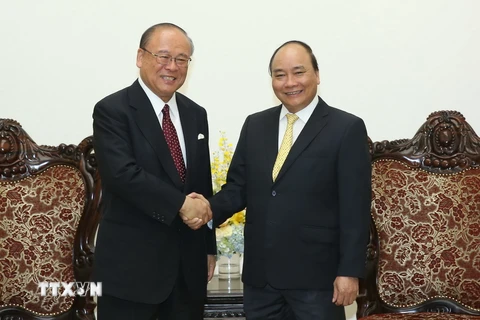 Thủ tướng Nguyễn Xuân Phúc tiếp ông Tsutomu Takebe, Cố vấn đặc biệt Liên minh nghị sỹ Nhật-Việt. (Ảnh: Thống Nhất/TTXVN)