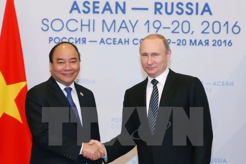 Thủ tướng Nguyễn Xuân Phúc hội kiến Tổng thống Liên bang Nga Vladimir Putin chiều 19/5/2016 tại thành phố Sochi, Nga. (Ảnh: Thống Nhất/TTXVN)