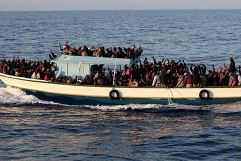 Người di cư bất hợp pháp tới Italy bằng đường biển. (Nguồn: ahram.org.eg)