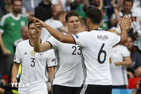 Niềm vui của các cầu thủ Đức sau khi có bàn thắng. (Nguồn: AFP/TTXVN)