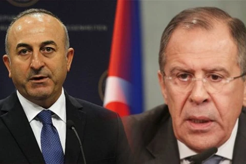 Ngoại trưởng Nga Sergei Lavrov và người đồng cấp Thổ Nhĩ Kỳ Mevlut Cavusoglu. (Nguồn: Haberazim.com)