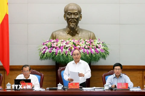 Thủ tướng Nguyễn Xuân Phúc phát biểu tại phiên họp trực tuyến với các địa phương về kinh tế xã hội. (Ảnh: Thống Nhất/TTXVN)