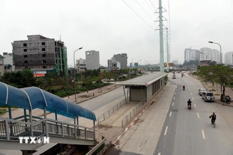 Một điểm Nhà chờ xe buýt nhanh BRT đã được bàn giao cho Tổng Công ty Vận tải Hà Nội. (Ảnh: Nguyễn Văn Cảnh/ TTXVN)