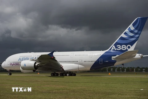 Máy bay A380 của hãng Airbus tại Triển lãm hàng không quốc tế Farnborough (Anh) ngày 11/7. (Nguồn: EPA/TTXVN)