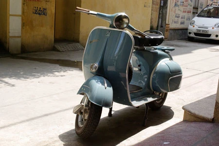 Triệt phá một băng nhóm làm giả giấy tờ xuất khẩu xe Vespa cổ