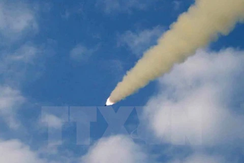 Tên lửa chiến thuật được phóng lên từ một địa điểm bí mật ở Triều Tiên. (Ảnh minh họa. Nguồn: AFP/TTXVN)