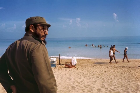 Một bức ảnh chụp lãnh tụ Cuba Fidel Castro năm 1964. (Nguồn: TASCHEN)