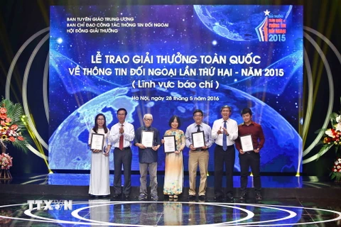 Lễ trao Giải thưởng toàn quốc về thông tin đối ngoại tại Hà Nội ngày 28/5/2016. (Nguồn: TTXVN)
