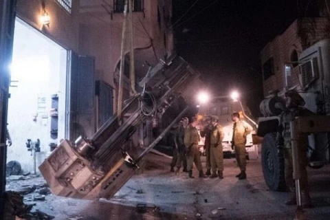 Lực lượng an ninh Israel di dời một máy chế tạo vũ khí ở khu vực Bờ Tây. (Nguồn: IDF)
