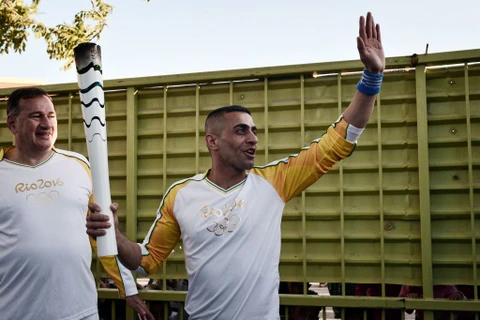Ibrahim Al-Hussein, một người tị nạn Syria, tham gia đoàn rước đuốc Olympic. (Nguồn: Insidethegames.biz)