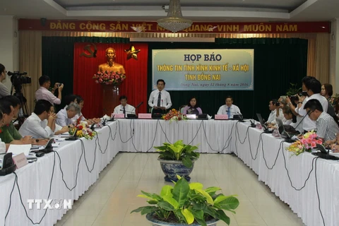Ông Võ Văn Chánh, Phó Chủ tịch UBND tỉnh Đồng Nai thông tin về vụ việc vi phạm môi trường tại Công ty Chin Well Fasteners Việt Nam. (Ảnh: Sỹ Tuyên/TTXVN)