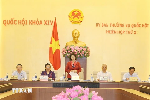 Chủ tịch Quốc hội Nguyễn Thị Kim Ngân chủ trì phiên họp thứ hai của Ủy ban Thường vụ Quốc hội khóa XIV. (Ảnh: Trọng Đức/TTXVN) 
